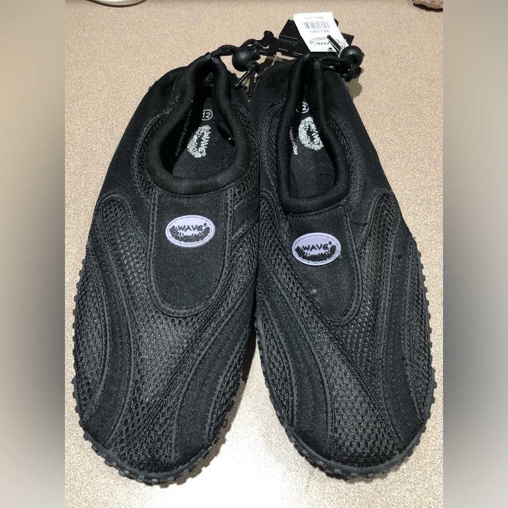 NWT Wave Black Water Shoes Sz. 12